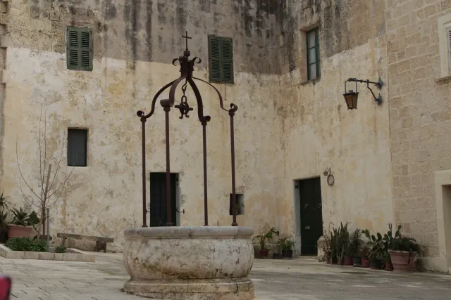 Tamron 28-300mm F3.5-6.3 (EF) - 00003790.webp