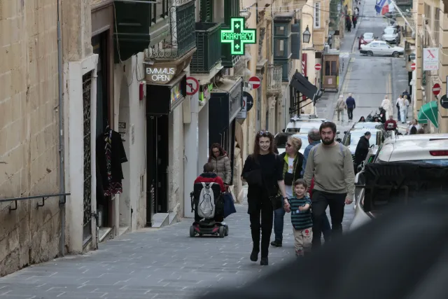 Tamron 28-300mm F3.5-6.3 (EF) - 00003457.webp