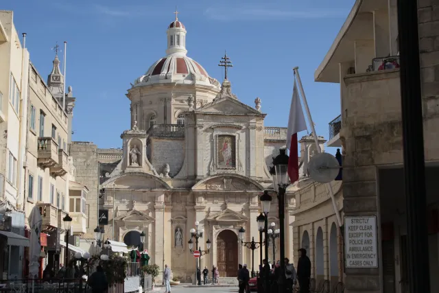 Tamron 28-300mm F3.5-6.3 (EF) - 00003988.webp