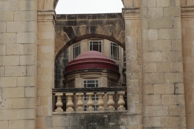 Tamron 28-300mm F3.5-6.3 (EF) - 00004031.webp