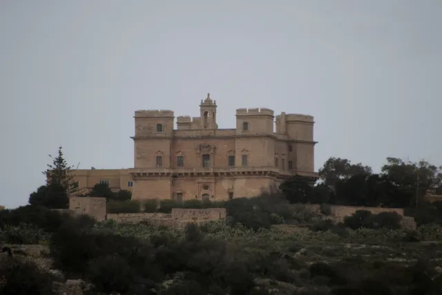 Tamron 28-300mm F3.5-6.3 (EF) - 00004554.webp