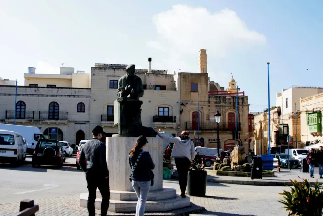 Tamron 28-300mm F3.5-6.3 (EF) - 00003865.webp