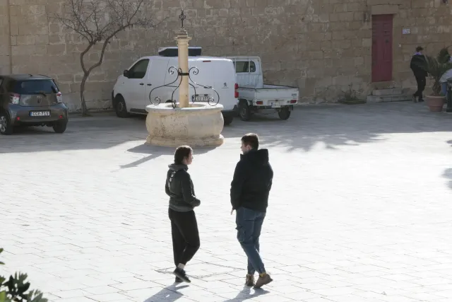 Tamron 28-300mm F3.5-6.3 (EF) - 00003768.webp