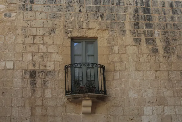 Tamron 28-300mm F3.5-6.3 (EF) - 00003769.webp