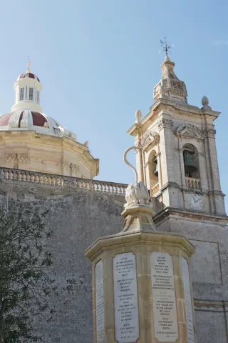 Tamron 28-300mm F3.5-6.3 (EF) - 00003888.webp