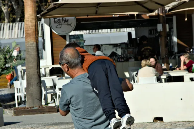 Tamron 28-300mm F3.5-6.3 (EF) - 00000387.webp