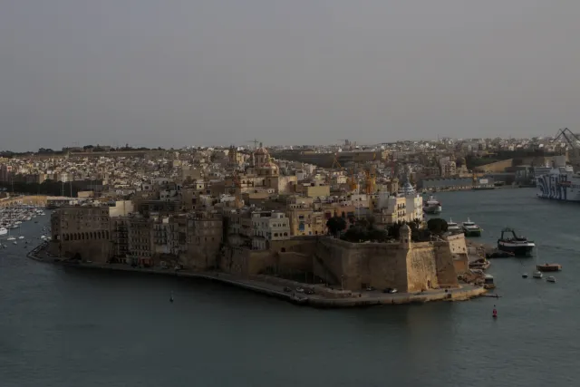 Tamron 28-300mm F3.5-6.3 (EF) - 00004197.webp