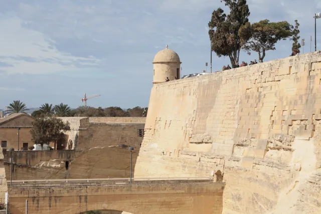 Tamron 28-300mm F3.5-6.3 (EF) - 00003423.webp