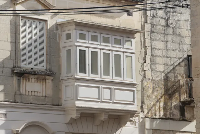 Tamron 28-300mm F3.5-6.3 (EF) - 00003986.webp