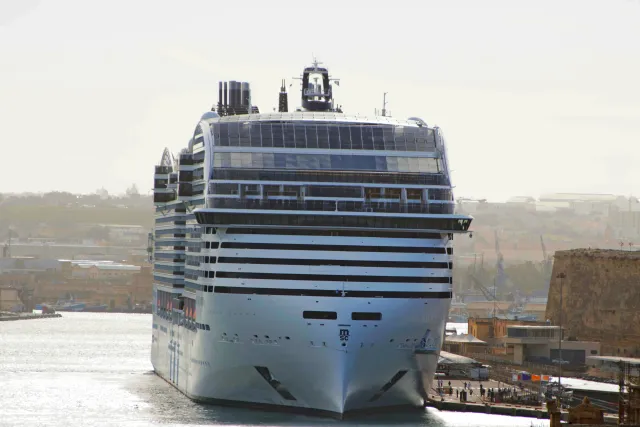 Tamron 28-300mm F3.5-6.3 (EF) - 00003560.webp