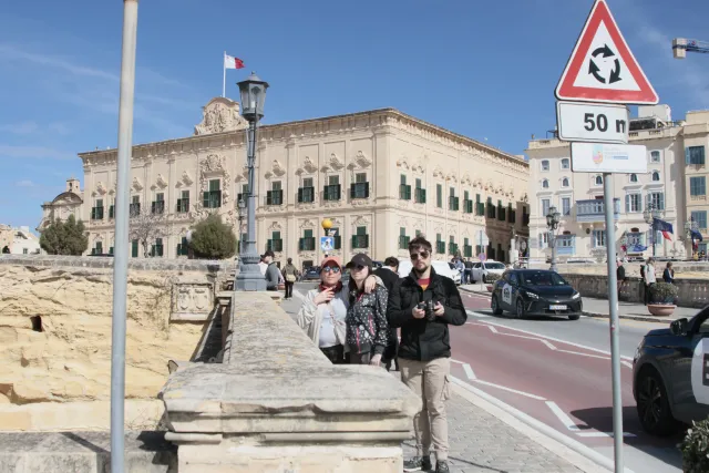 Tamron 28-300mm F3.5-6.3 (EF) - 00003422.webp