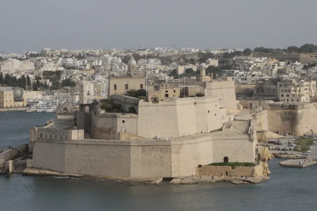 Tamron 28-300mm F3.5-6.3 (EF) - 00004196.webp