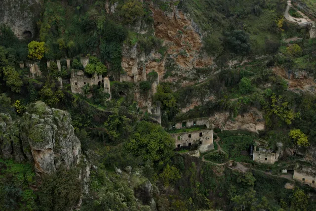 Tamron 28-300mm F3.5-6.3 (EF) - 00001459.webp