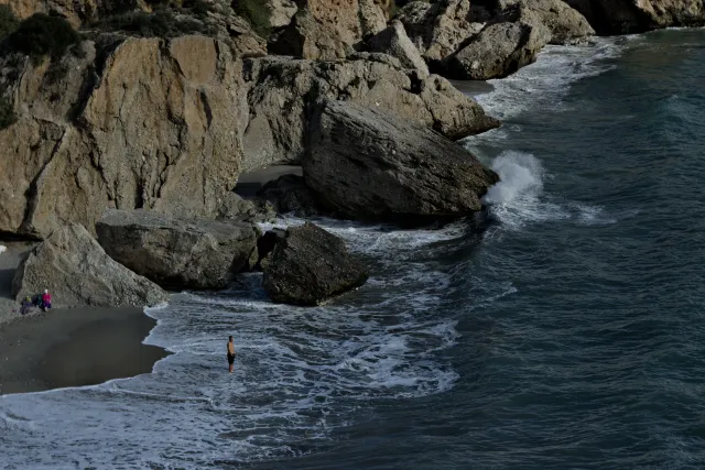 Tamron 28-300mm F3.5-6.3 (EF) - 00000345.webp